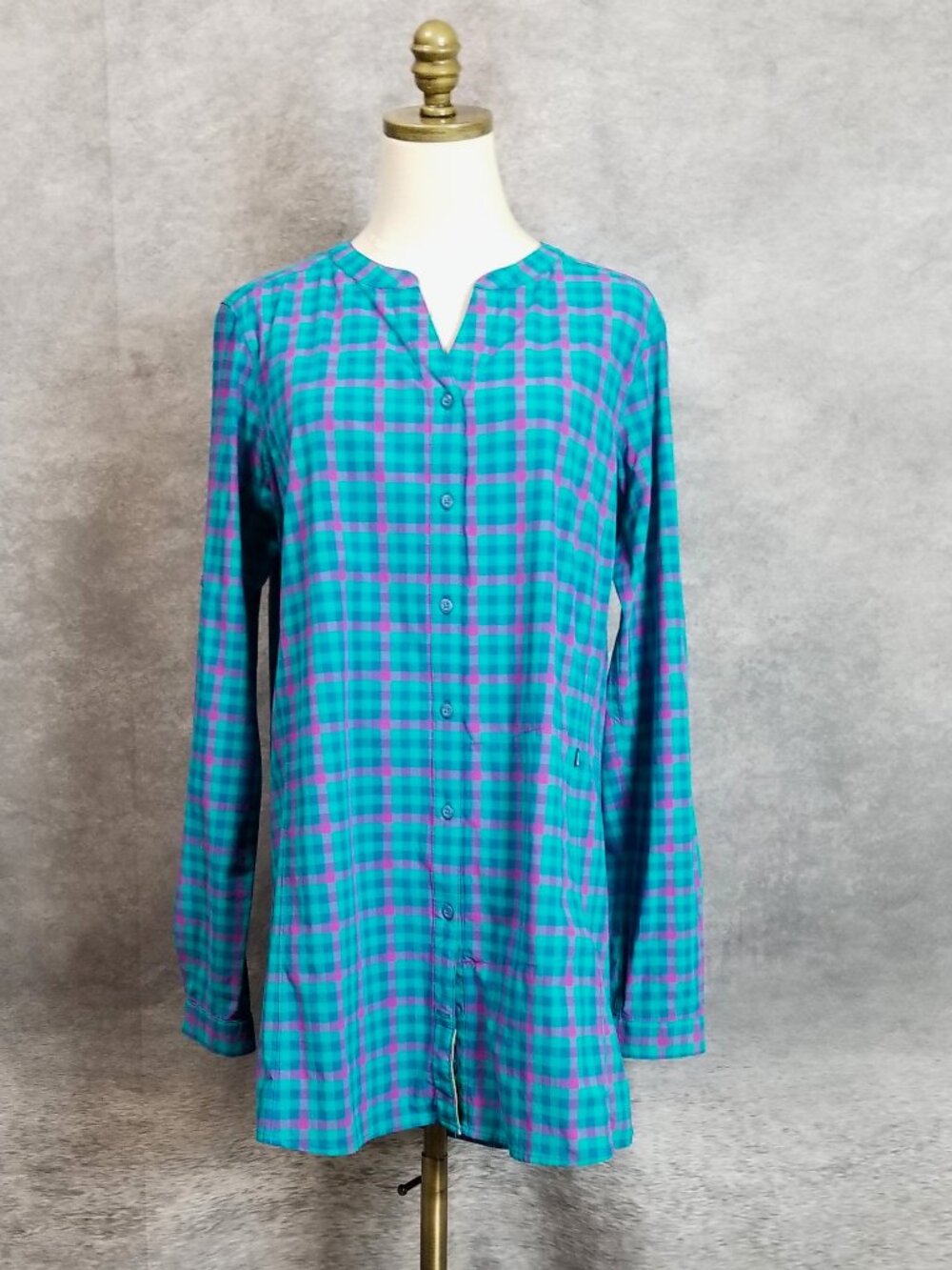 Duluth Trading Co Tunic 32" Mesh Vented Hiking Shirt Size L Blue Pink Plaid